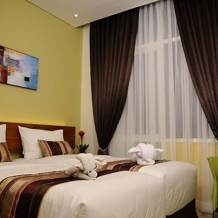 Biz Boulevard Hotel Manado Exterior foto